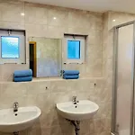 Baude Am Rennsteig Mit 2 Schlafzimmern Max 12 Personen 別荘 *