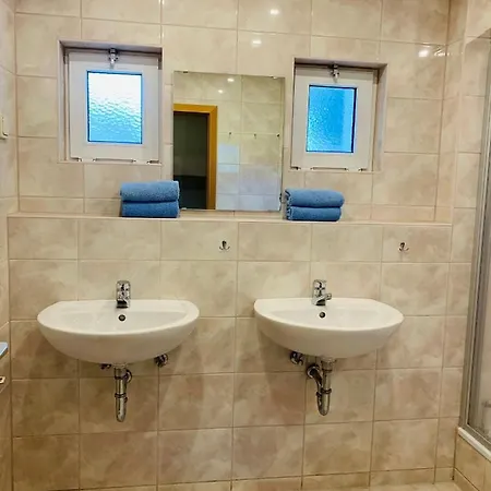 Baude Am Rennsteig Mit 2 Schlafzimmern Max 12 Personen Tatil Evi *