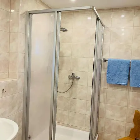 Tatil Evi Baude Am Rennsteig Mit 2 Schlafzimmern Max 12 Personen Steinheid