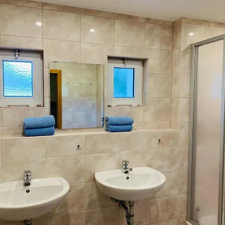 Baude Am Rennsteig Mit 2 Schlafzimmern Max 12 Personen Tatil Evi *