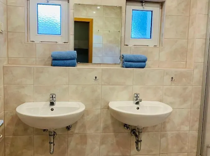 Baude Am Rennsteig Mit 2 Schlafzimmern Max 12 Personen Tatil Evi *