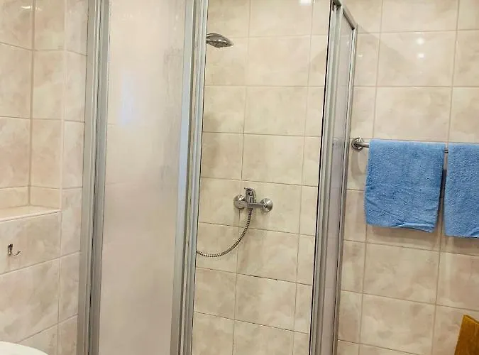 Tatil Evi Baude Am Rennsteig Mit 2 Schlafzimmern Max 12 Personen Steinheid