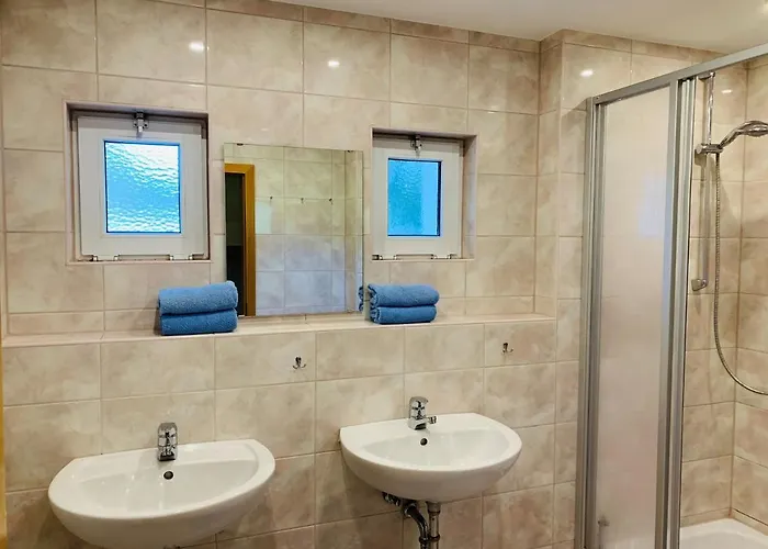 Baude Am Rennsteig Mit 2 Schlafzimmern Max 12 Personen Feriehus *